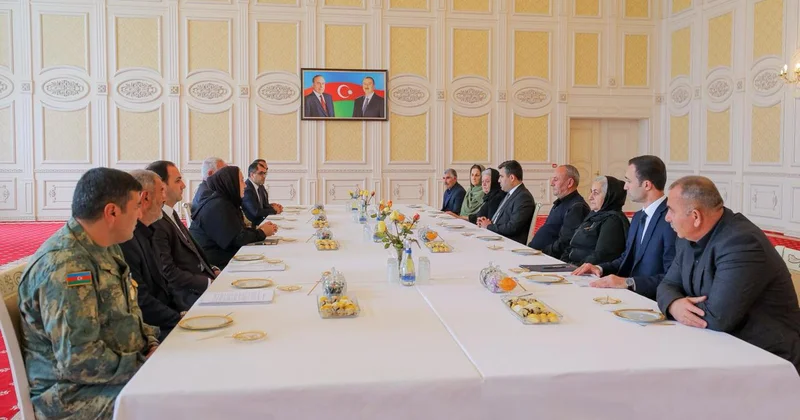 Səlahiyyətli nümayəndə şəhid ailələri üzvləri və qazilərlə görüşüb