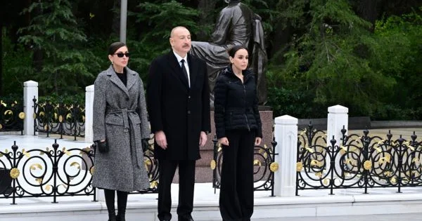 Prezident və birinci xanım Fəxri Xiyabanda VİDEO, FOTOLAR