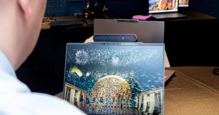 Lenovo yanları genişlənən ekrana malik noutbuk hazırlayır