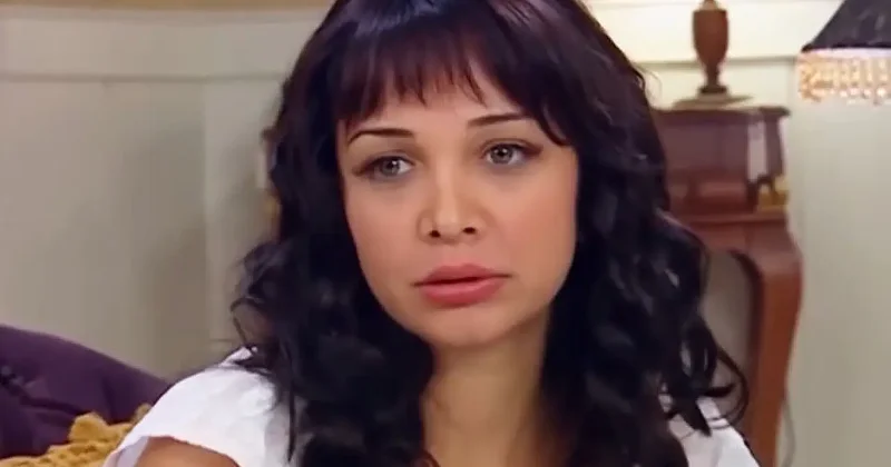 Evrim Akın ekranlara vida etdi Foto