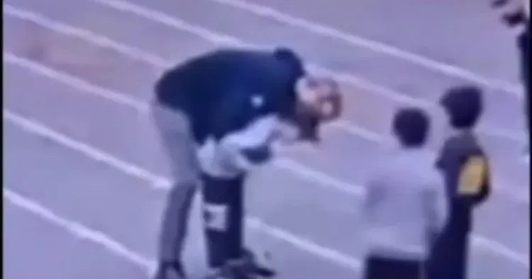 Müəllim şagirdin həyatını belə xilas etdi VİDEO