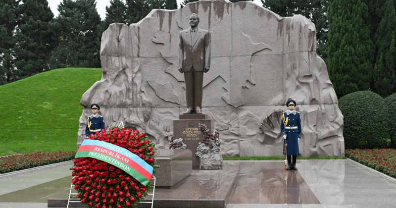 Алиевы почтили память общенационального лидера Minval Politika