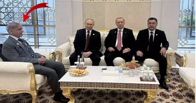 Ərdoğan və Putin yan yana oturarkən, o, maraqlı bir səbəbdən ayrı oturdu