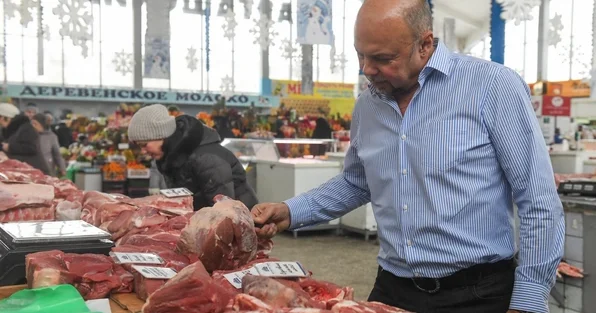 Donuz əti yeyən kişi infarkt keçirdi