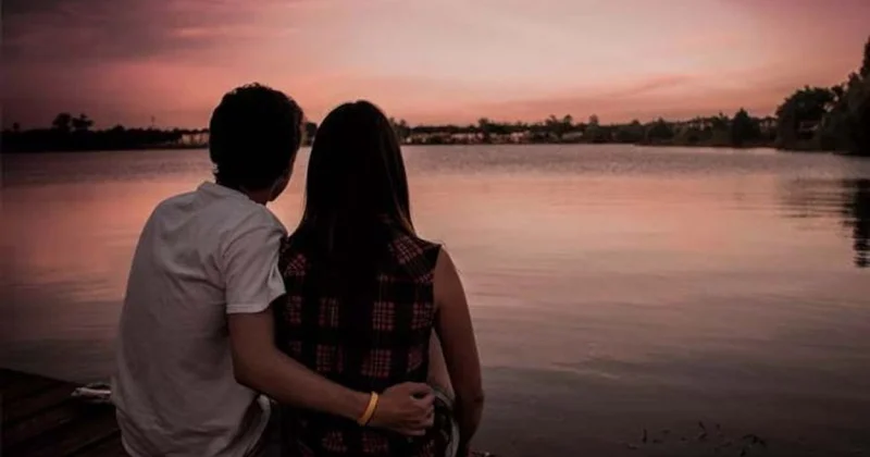 Bir üzüm cavandı, bir üzüm qoca… Günün şeiri