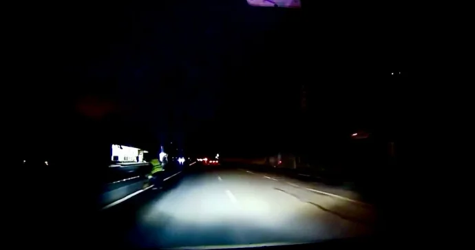 Gəncə prospekti zülmətə qərq olub Sürücülər və yol işçiləri TƏHLÜKƏDƏDİR VİDEO