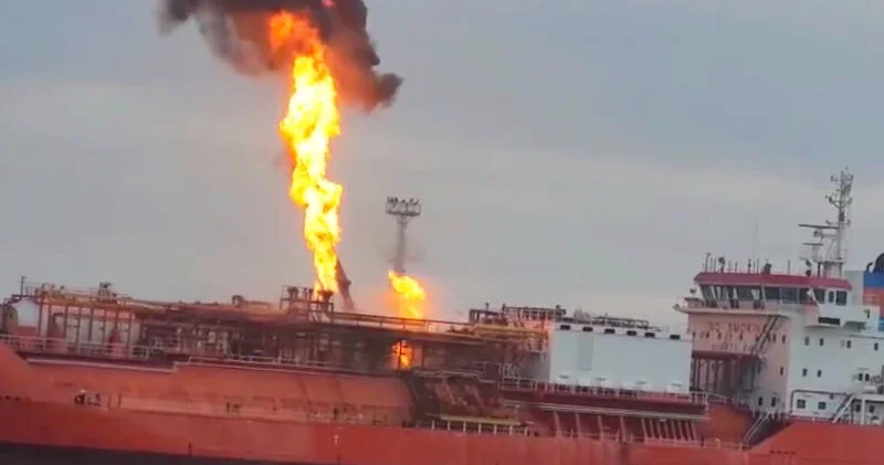 Odessaya raket hücumu: Limanda yük gəmisi yandı