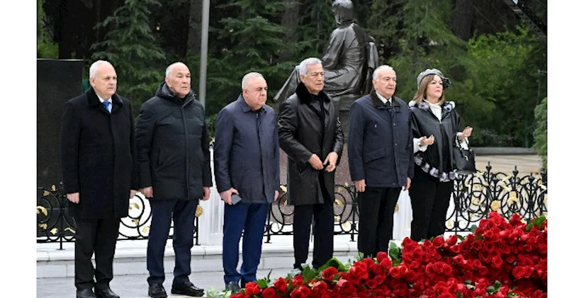 Ötən gün oğlu həbs olunan general Fəxri Xiyabanda FOTOLAR (EKSKLÜZİV)