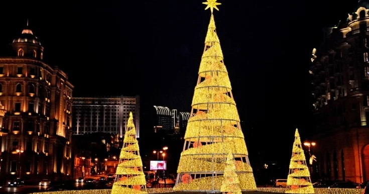 Şəhərdə Şaxta baba tapılmır 90 manat rüsuma görə