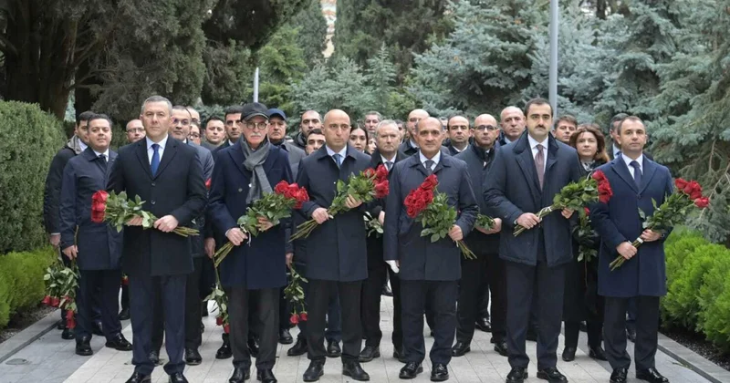 Сотрудники Миннауки и образования посетили Аллею почетного захоронения ФОТО