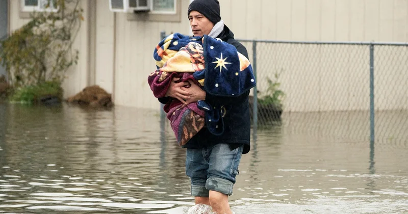 ABŞ də daşqınlara görə təxliyə elan edildi Video