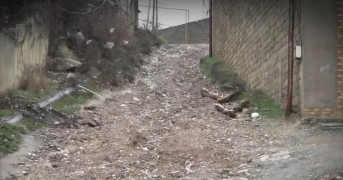 Səbailin bitmək bilməyən yol problemi: Sakinlərin şikayətinə niyə baxılmır? VİDEO