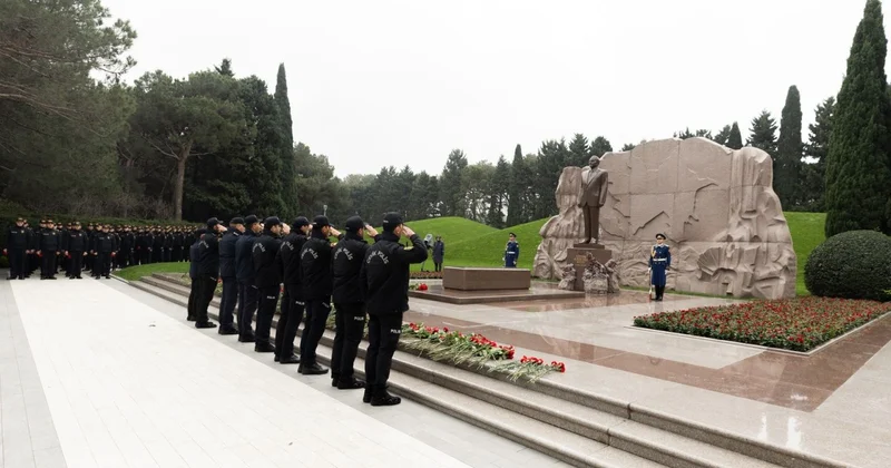 Polis əməkdaşları və Daxili Qoşunların hərbçiləri Fəxri Xiyabanda VİDEO