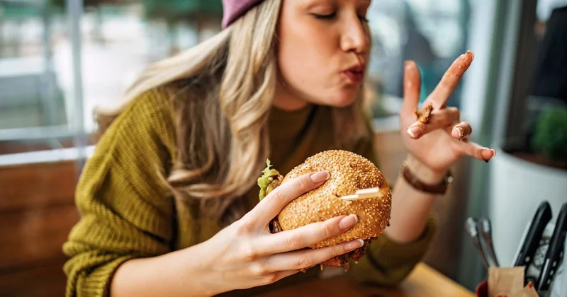 Bütün günü aclıq hiss etməyin təhlükəli səbəbi