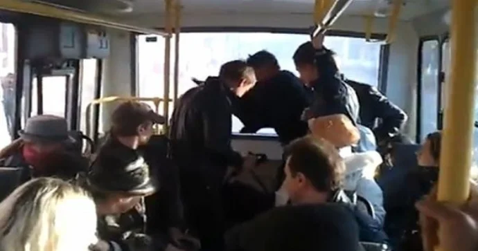 Bakıda marşrut avtobusunda dava, sürücü döyüldü