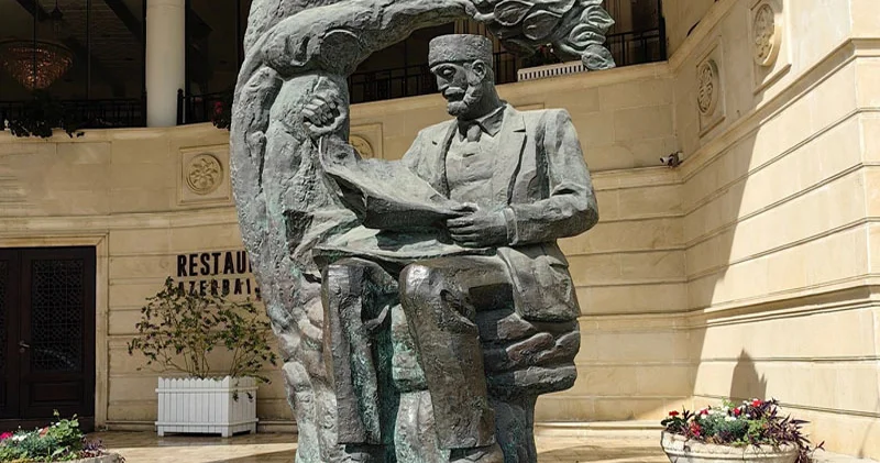 Zərdabi restoran qapıçısı kimi... Kim getməlidir: Zərdabi, yoxsa rerstoran?