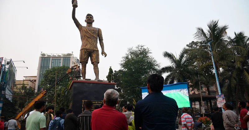 Hindistanda Messinin 20 metrlik heykəli nümayiş olundu