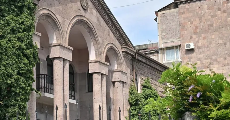 Пашинян стирает сепаратистский Карабах