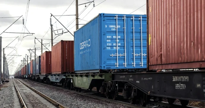 Dəmir yolu ilə yük daşımaların həcmi 17 milyon tona yaxın olub