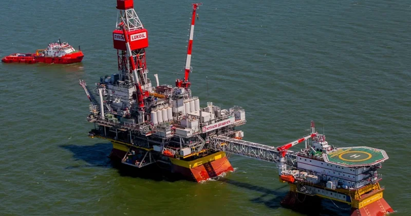 Украина заявила о втором за двое суток ударе по нефтяным платформам Лукойла в Каспийском море