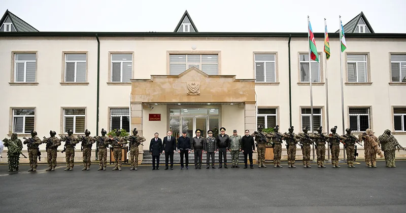 Закир Гасанов показал делегации Узбекистана азербайджанское оружие Minval Politika