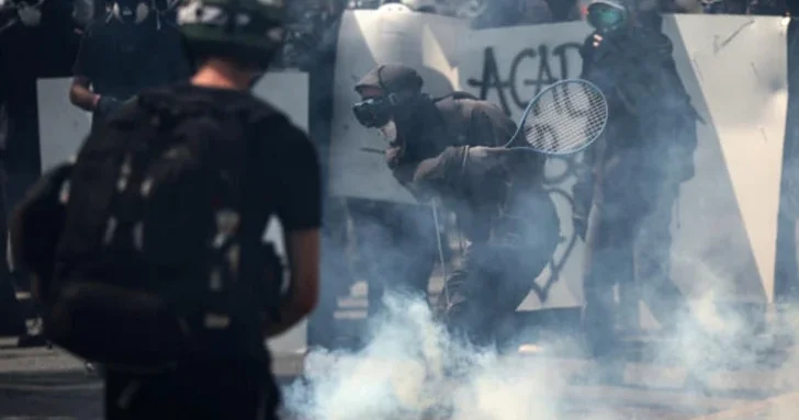Баррикады и слезоточивый газ: конфликт фермеров и властей на юге Франции