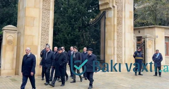 Deputatlar Fəxri xiyabanda