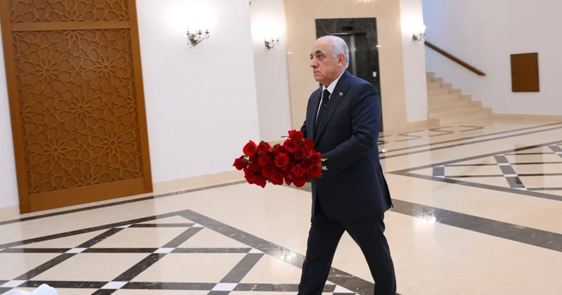 Baş nazir Əli Əsədov Türkmənistanda Ümummilli Lider Heydər Əliyevin xatirəsini yad edib