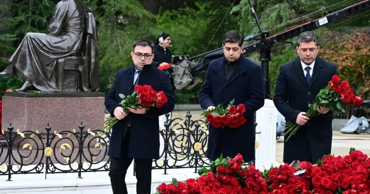 Medianın İnkişafı Agentliyi Ümummilli Liderin məzarını ziyarət etdi FOTO
