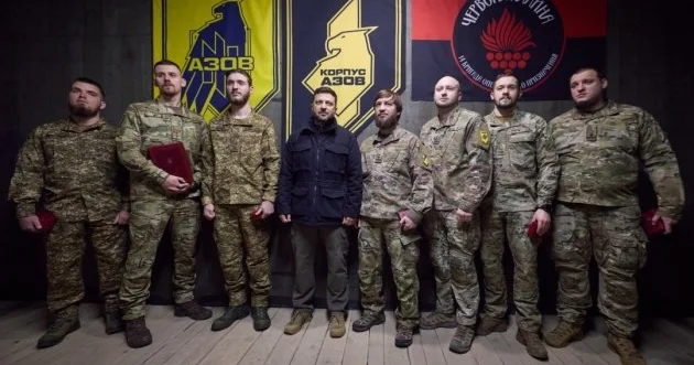 Zelenski cəbhə xəttinə yollandı