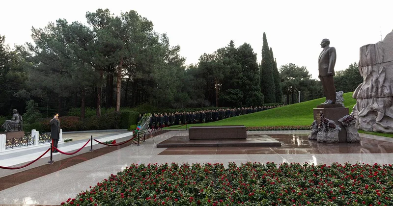 DİN in şəxsi heyəti Ulu Öndərin xatirəsini yad etdi Video