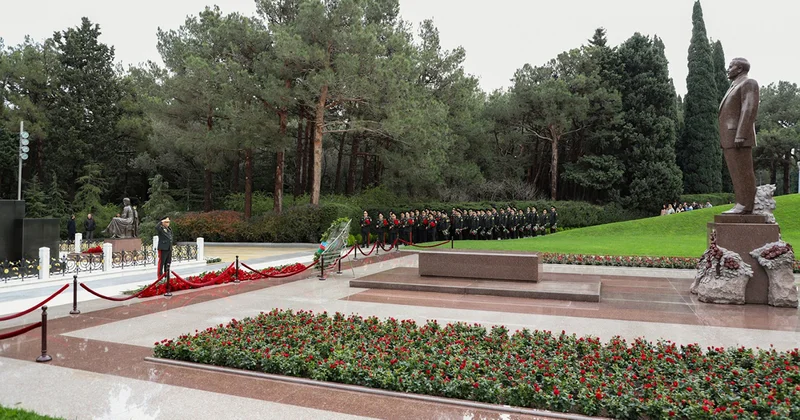 Dövlət Xidmətinin əməkdaşları Ulu Öndərin xatirəsini yad etdi Fotolar