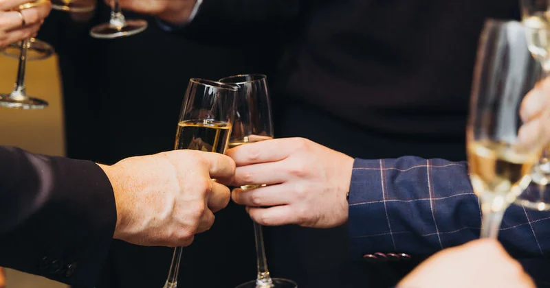 Alimlər hətta orta dərəcədə spirtli içki qəbulunun gözlənilməz təhlükələri barədə xəbərdarlıq edirlər