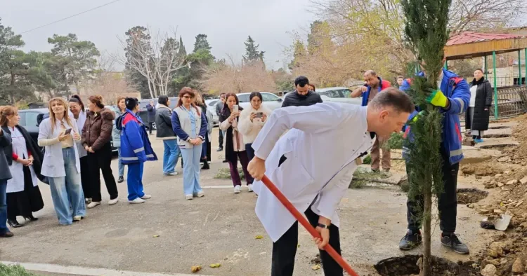 12 dekabr Ulu Öndər Heydər Əliyevin anım gününə özəl, “Hərəyə Bir Ağac Əkək” aksiyasının davamı olaraq Modern Hospitaldan sağlamlıq naminə atılan addım