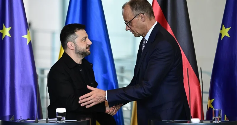 СМИ: Зеленский посетит в понедельник Берлин для встречи с канцлером Германии