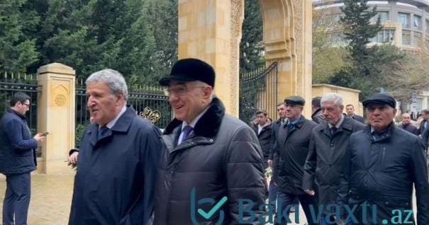 İsa Həbibbəyli Fəxri xiyabanda