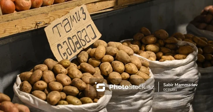 В бакинских магазинах резко подешевели картофель и лук