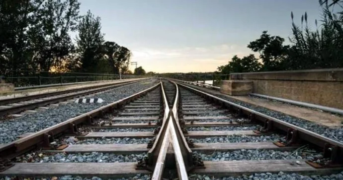 Rəşt Astara dəmir yolu boyunca 100 km dən çox məsafədə torpaq sahələri alınıb Pezeşkian