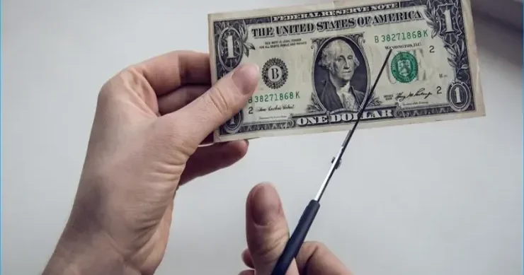 Bu ölkədə nağd pulla ev və maşın almaq qadağan edildi