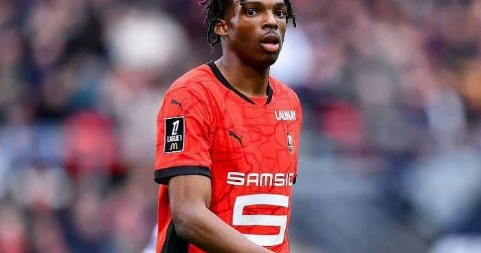 Fransalı müdafiəçi “Liverpul”un hədəfində