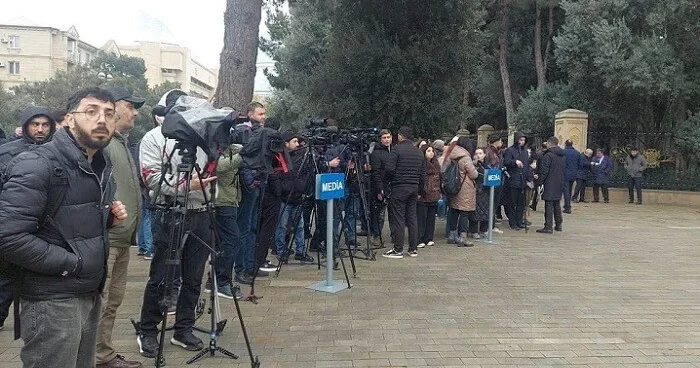 Fəxri Xiyabanda jurnalistlərə “cızıqdan çıxmaq” qadağası? Foto