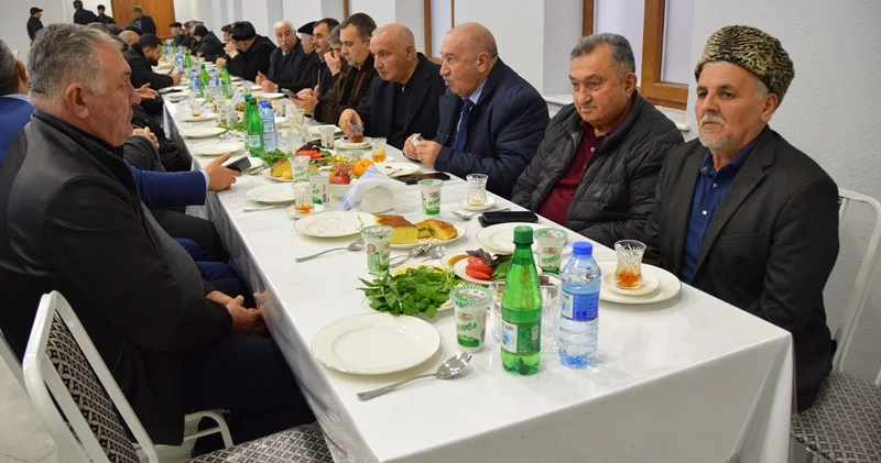Novxanıda Ulu Öndər Heydər Əliyevin anım günü ilə bağlı ehsan süfrəsi təşkil edilib