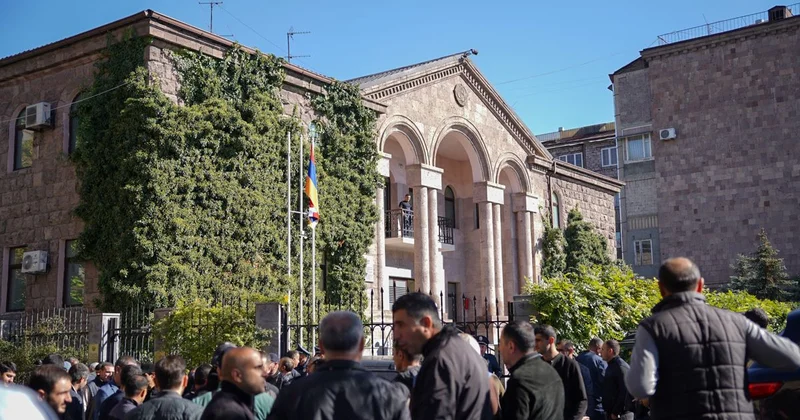 Пашинян избавляется от сепаратистского балласта: вместо тысячи слов о мире МНЕНИЕ