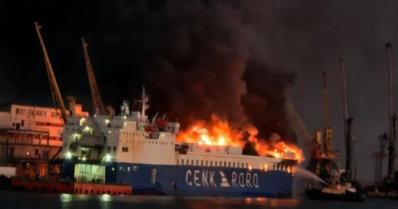 Удар по турецкому судну в Одессе фото; обновлено 20:12