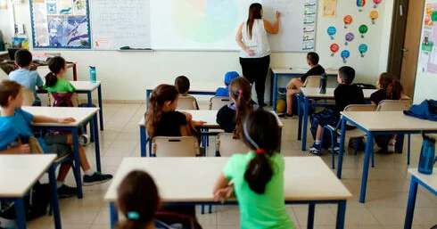 İsrail məktəblərində smartfonu qadağan edəcəklər