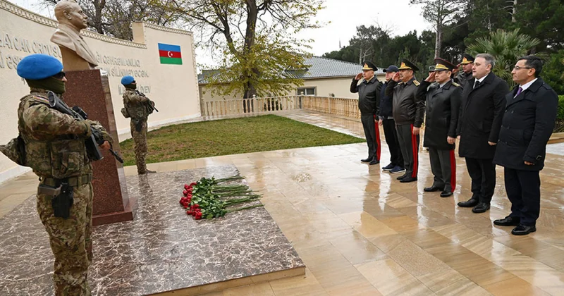 Azərbaycan müdafiə naziri və Özbəkistanın hərbi nümayəndə heyəti komando hərbi hissəsində olublar FOTO VİDEO