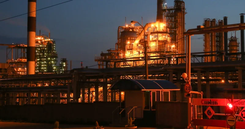 Пожар на крупнейшем НПЗ России