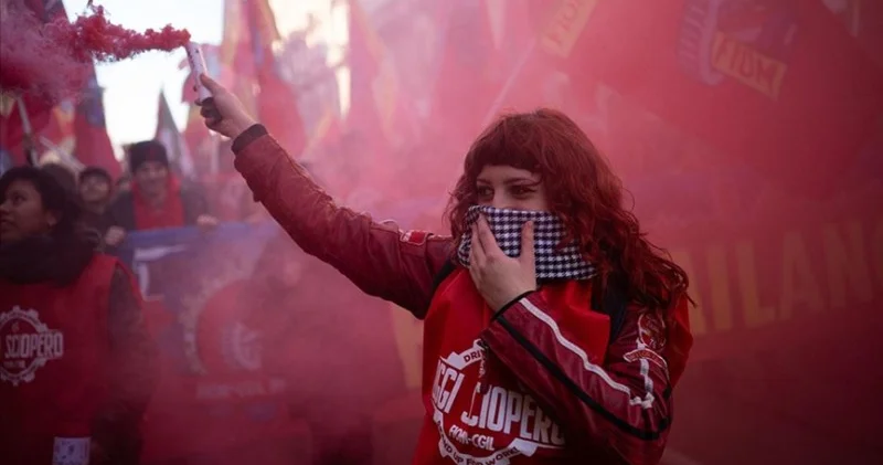 İtaliyada işçilər 2026 cı il büdcəsinə etiraz olaraq kütləvi tətilə çıxdı