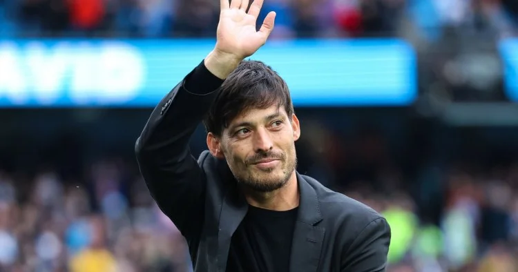 Çox az azadlıq verir, onun çatışmazlığı fikrində ilişib qalmasıdır Mançester Siti nin yarımmüdafiəçisi