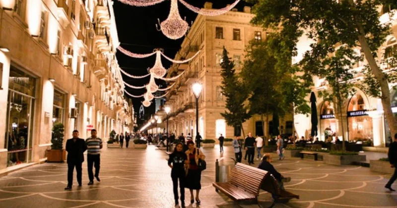 Bakıda Şaxta baba və Qar qız yoxa çıxdı Müəmmanın səbəbi…